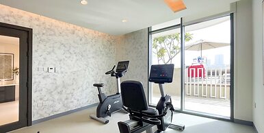 LUX The Marina Vista Beachfront Suite 2