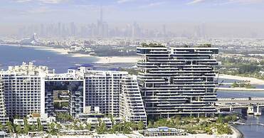LUX The Marina Vista Beachfront Suite 2