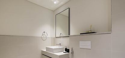 LUX The Marina Vista Beachfront Suite 2