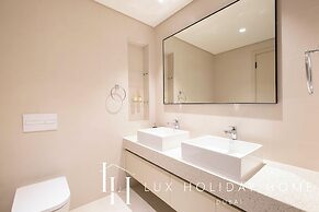 LUX The Marina Vista Beachfront Suite 2