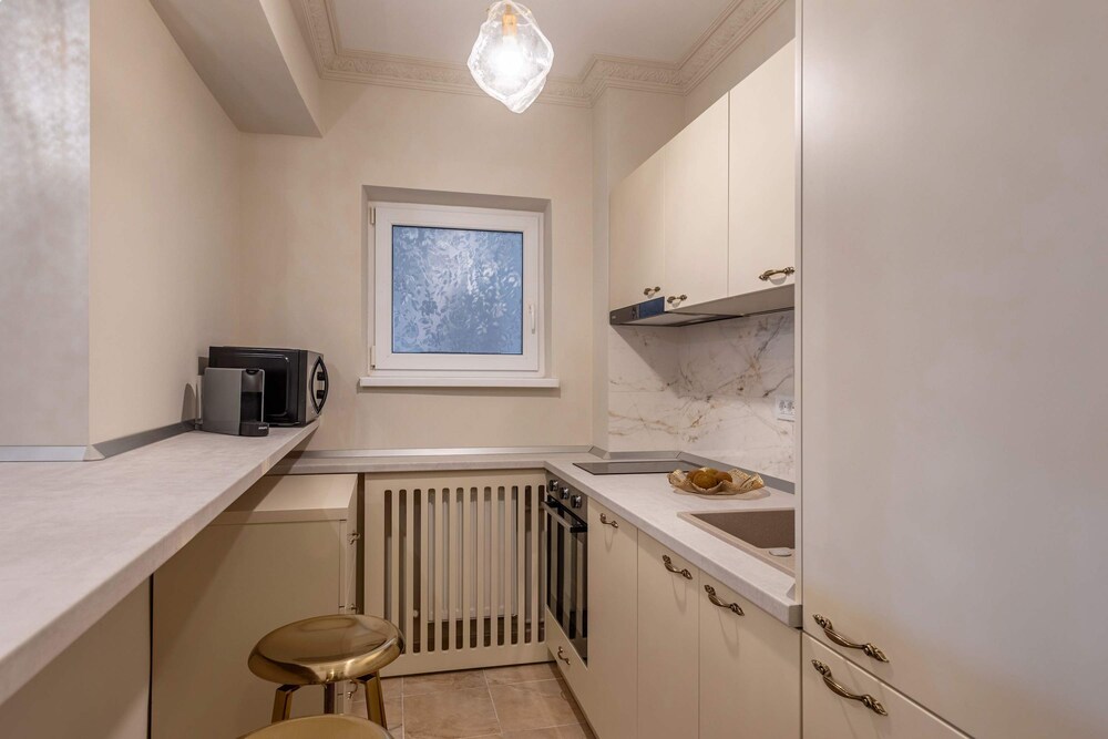 Maison Elysee - An Elegant Apartment in Piata Romana