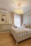 Maison Elysee - An Elegant Apartment in Piata Romana