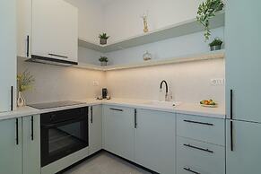 Vibrant & Spacious 3BR Condos on Amzei Square