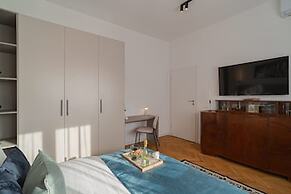 Vibrant & Spacious 3BR Condos on Amzei Square
