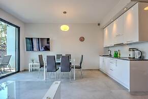 Comfortable Holiday Home With a Garden and a Pool
