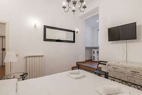 JOIVY Flats Next To Fontana di Trevi