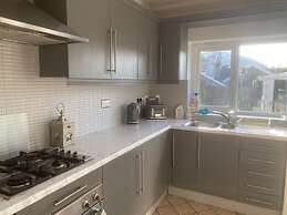 Welsh Retreat With Stunning Views, Sleeps Upto 4