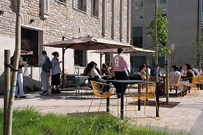 Lemonade Stays Santiago de Compostela