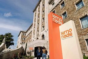 Lemonade Stays Santiago de Compostela