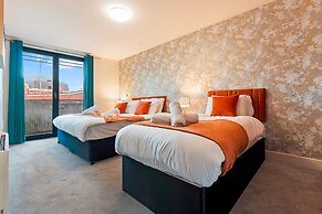1 Bed Apartment Sleeps 5 - Balcony - Wifi & Tv