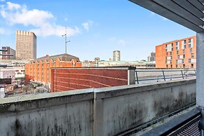 1 Bed Apartment Sleeps 5 - Balcony - Wifi & Tv