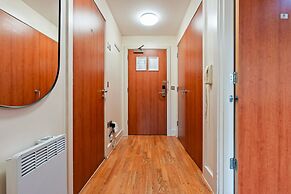 1 Bed Apartment Sleeps 5 - Balcony - Wifi & Tv