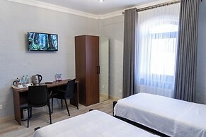Nest Inn