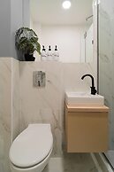 Cismigiu Park Studio - Fresh & Serene Flat with Light-Filled Interiors