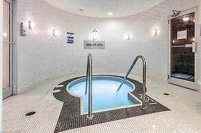 Beautiful Luxurious Modern Suite