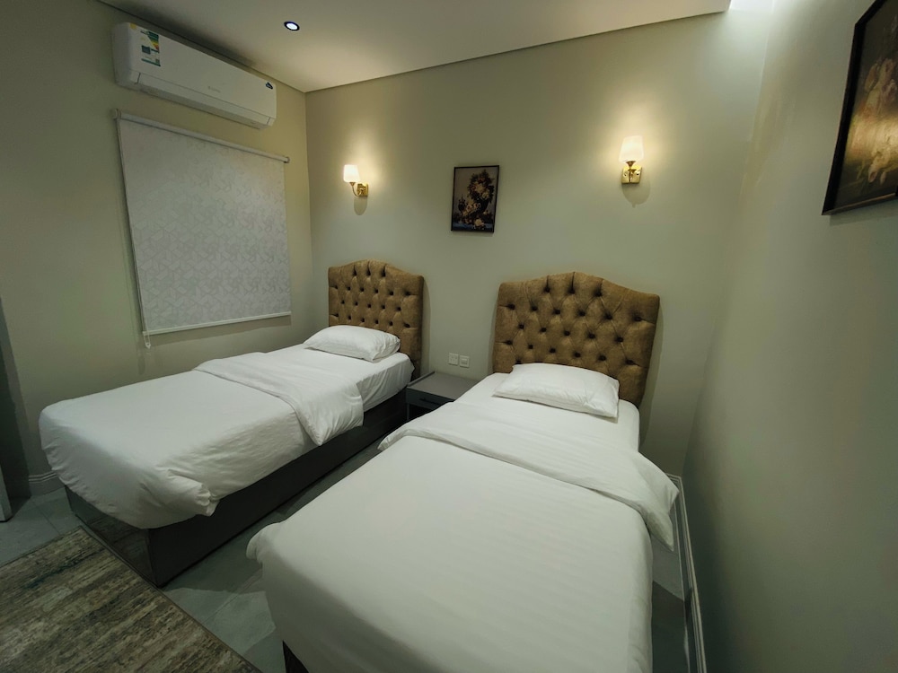 Leena Hotel