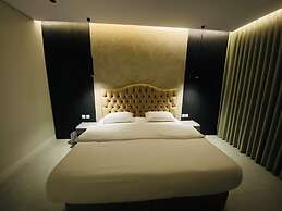 Leena Hotel