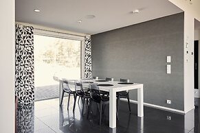Platinum Swing - Spacious 4BR Villa with Panorama Views