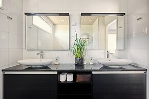 Platinum Swing - Spacious 4BR Villa with Panorama Views