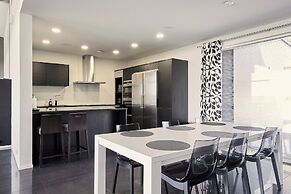 Platinum Swing - Spacious 4BR Villa with Panorama Views