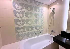 Capital Bay Comfort Studio city view