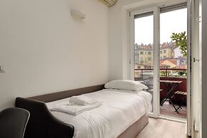 JOIVY Cosy Studio with Balcony