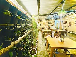 Paradise Inn by HBR