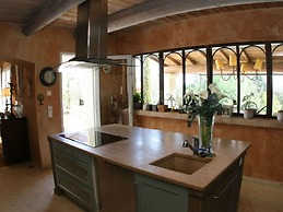 Cosy Villa With Private Pool La Chaleureuse