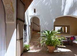 Magnificent Riad in Midina With Swimming Pool