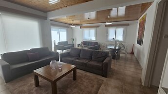 39 EGM - Stay Uptown Apartment