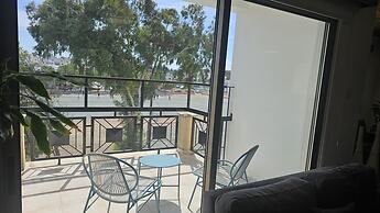 39 EGM - Stay Uptown Apartment