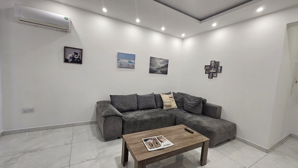 12 LCA - Stay Finibreeze Apartment