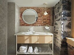 Corner Apartments