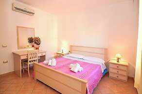 Residence with swimming pool near Budoni