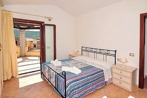 Residence with swimming pool near Budoni