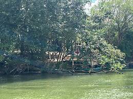 Howler Jungle House