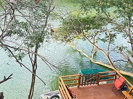 Howler Jungle House