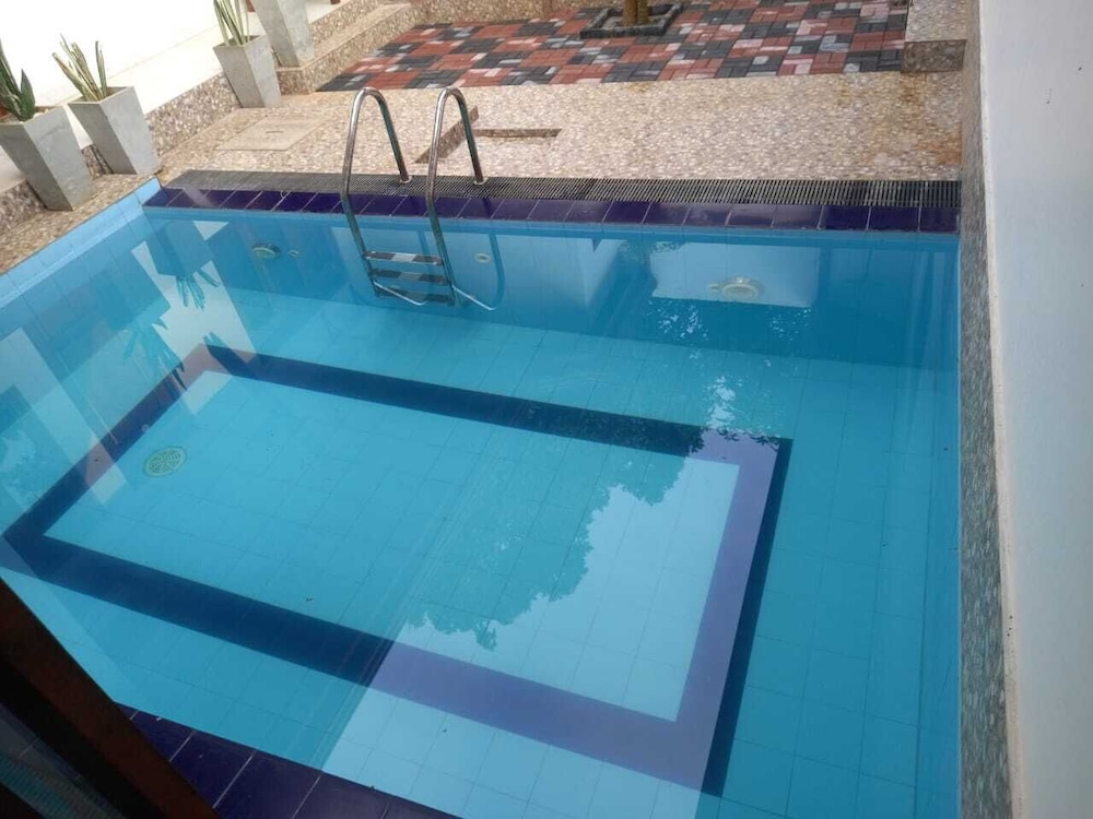 RAJABAWANA Holiday Resort