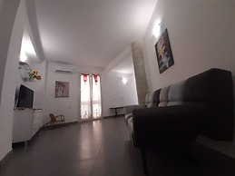 Two-story House in the City -climatized - Wifi