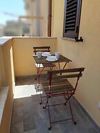 Two-story House in the City -climatized - Wifi