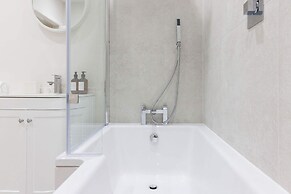Beautiful 4-bed Close to South Downs Goodwood