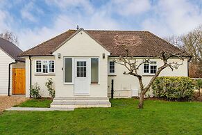 Beautiful 4-bed Close to South Downs Goodwood