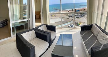 Modern Penthouse-duplex Facing The Sea