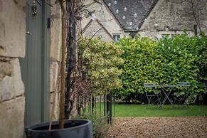 Mill House & Cottage - on Cotswold Way
