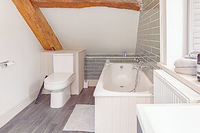 Mill House & Cottage - on Cotswold Way