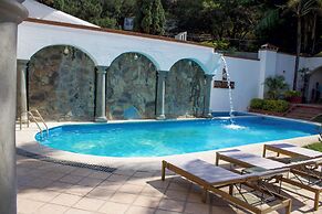 HOTEL MYTHOS