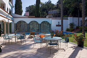 HOTEL MYTHOS