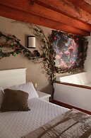 HOTEL MYTHOS