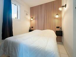 Beachside Apartment With Pool