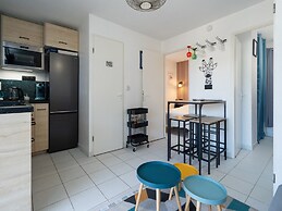 Beachside Apartment With Pool
